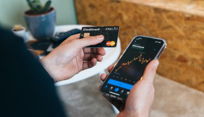 Benefits and Risks of Revolving Credit